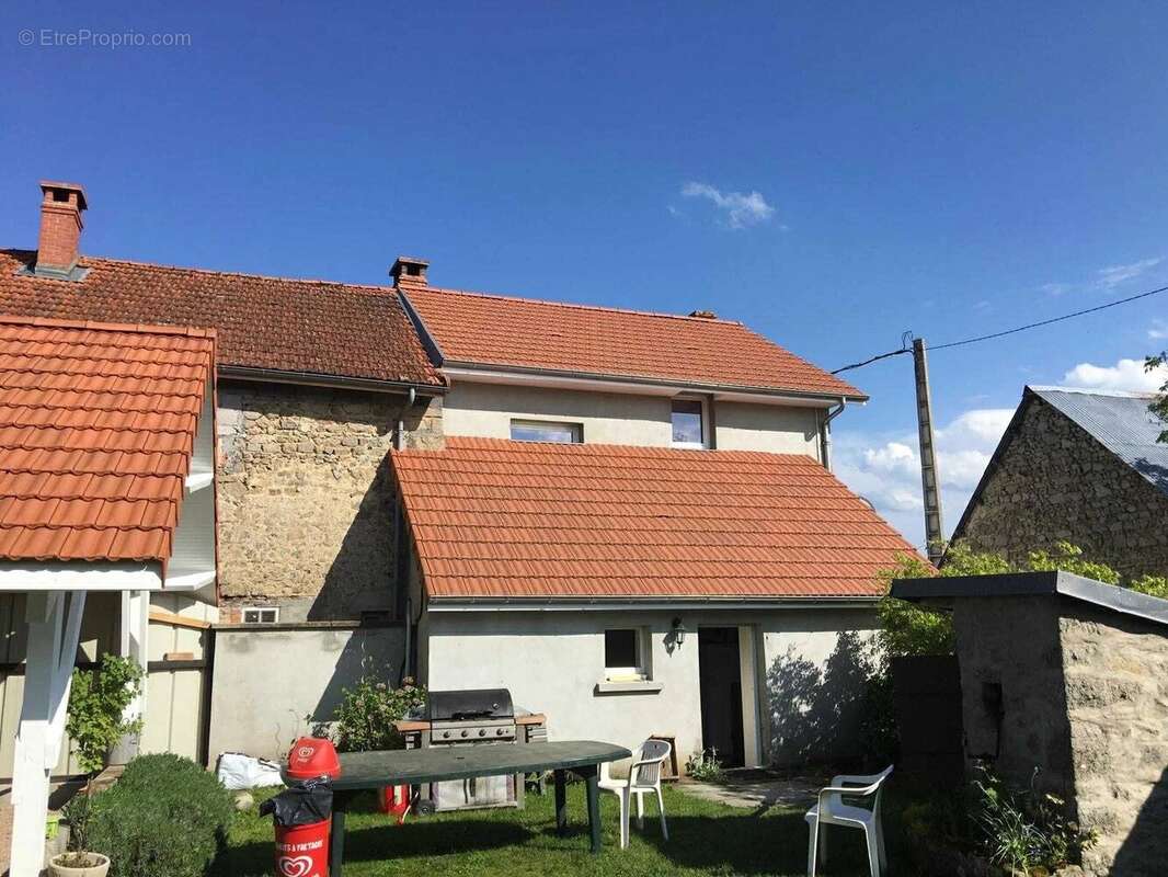 Maison à SAINT-PRIEST-DES-CHAMPS