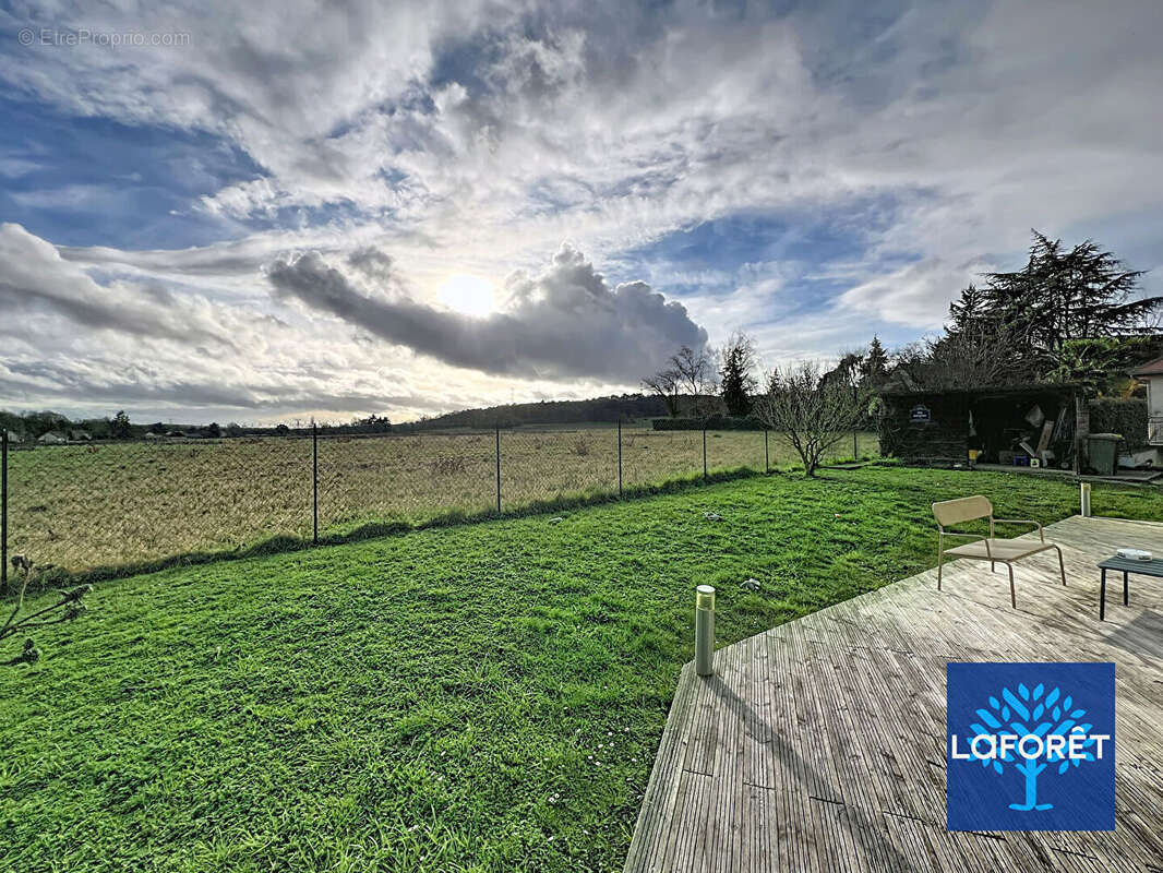 Maison à D'HUISON-LONGUEVILLE