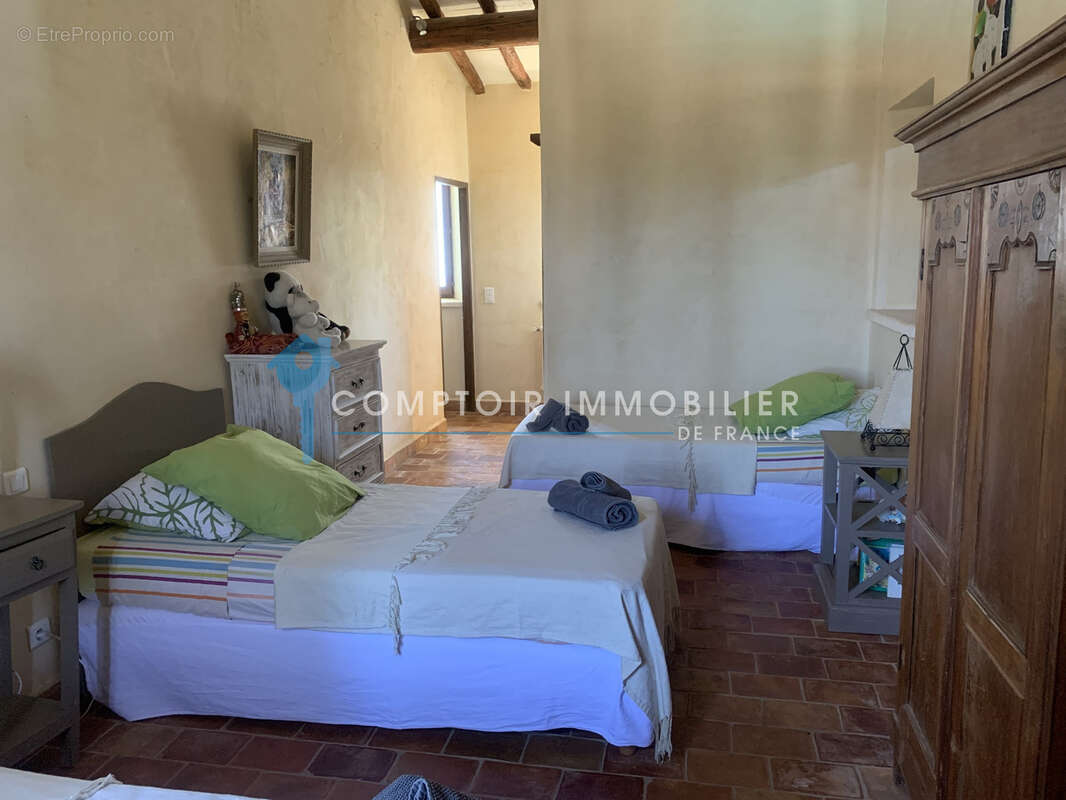 Belle et grande maison en pierres avec piscine - photo 10