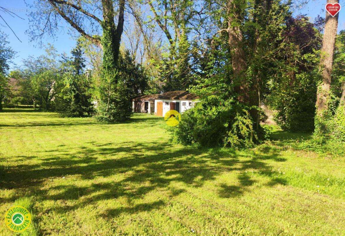 Maison à JOUET-SUR-L'AUBOIS