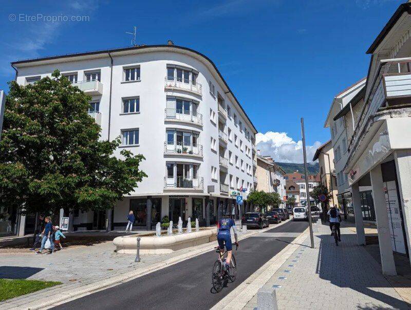 Commerce à DIVONNE-LES-BAINS