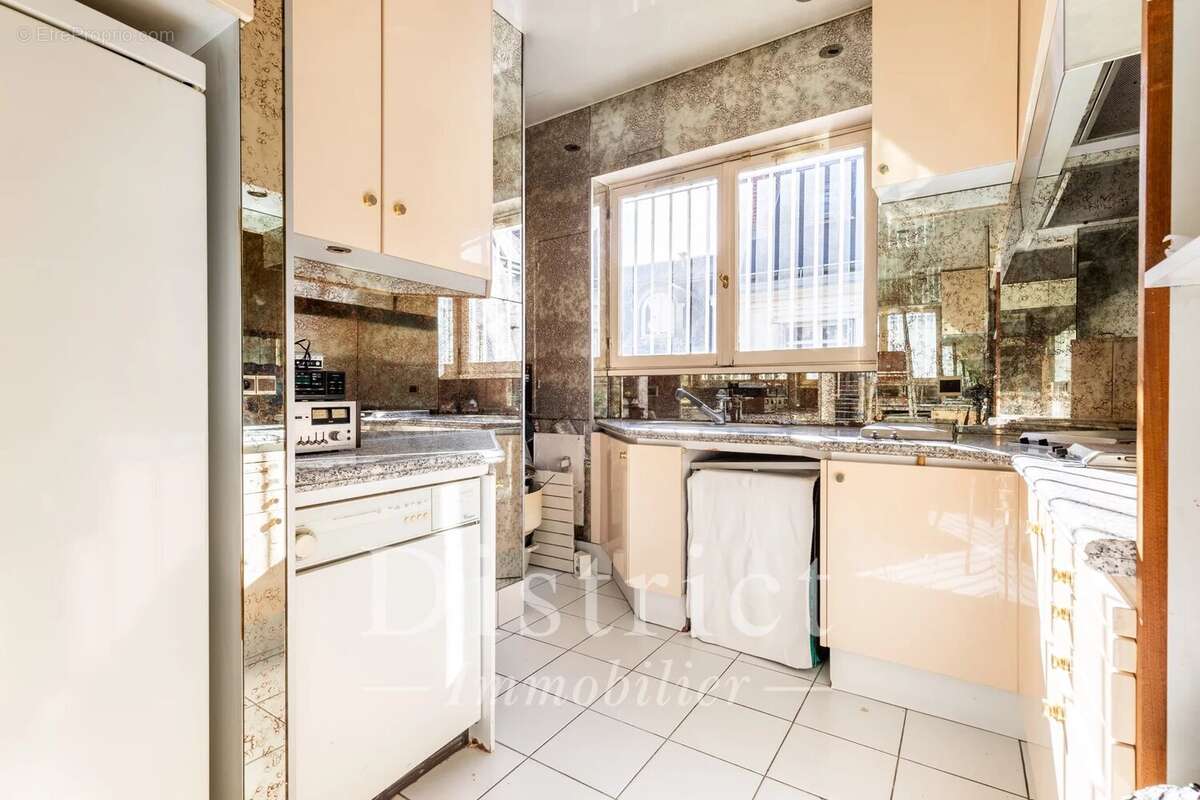 Appartement à PARIS-8E