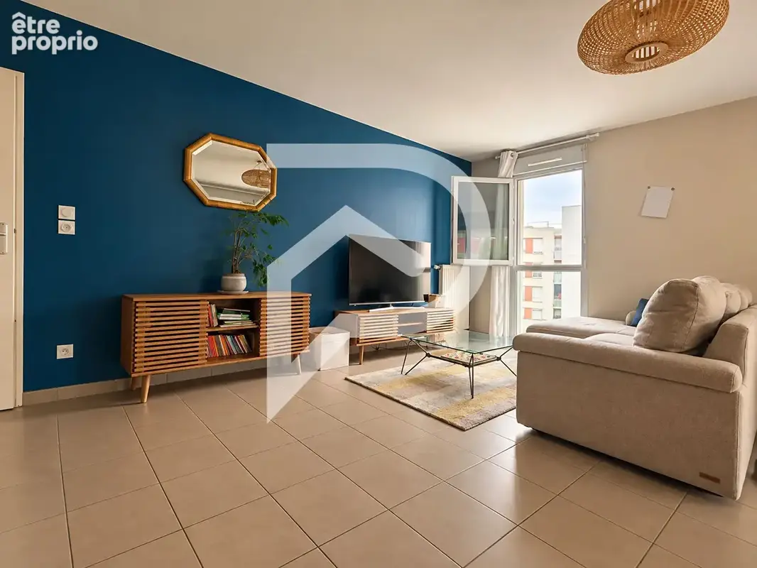 Meyzieu Gare - T4 de 78 M² - Terrasse, climatisation et double garage - photo 2