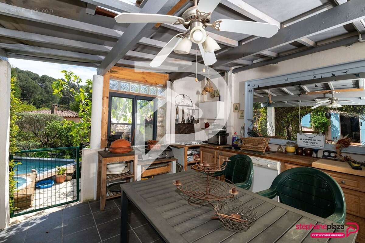 Maison à CUGES-LES-PINS