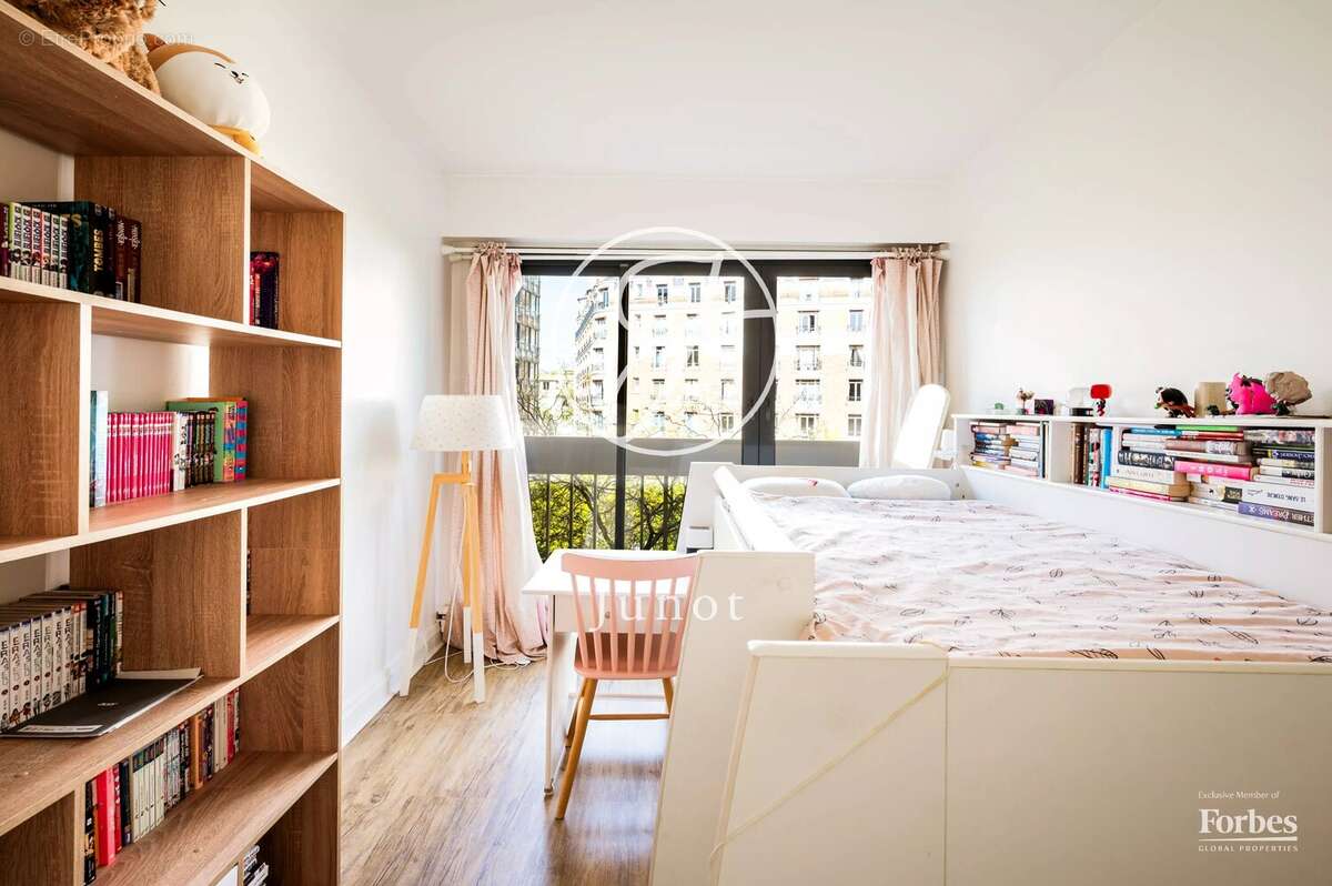 Paris 16e - AUTEUIL - Appartement - 5 pièces - 121,71m² Carrez - 3 chambres - balcon 6.25m² - photo 17