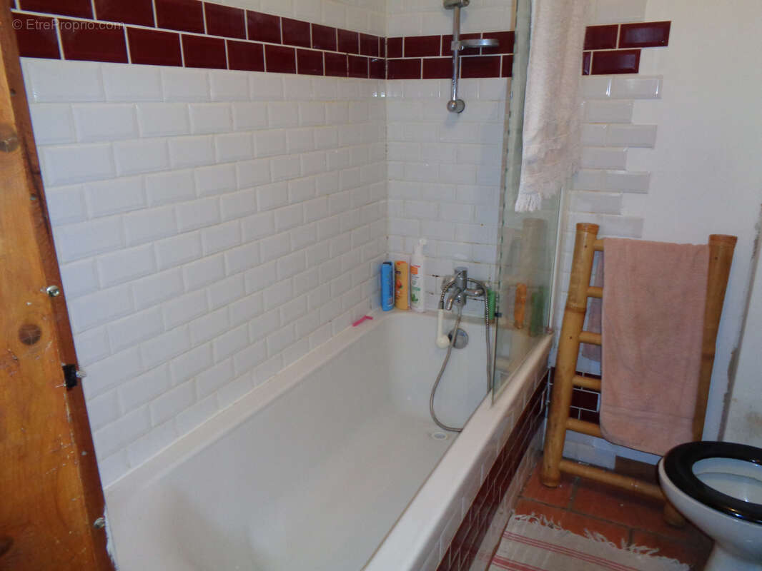 Maison à OPOUL-PERILLOS