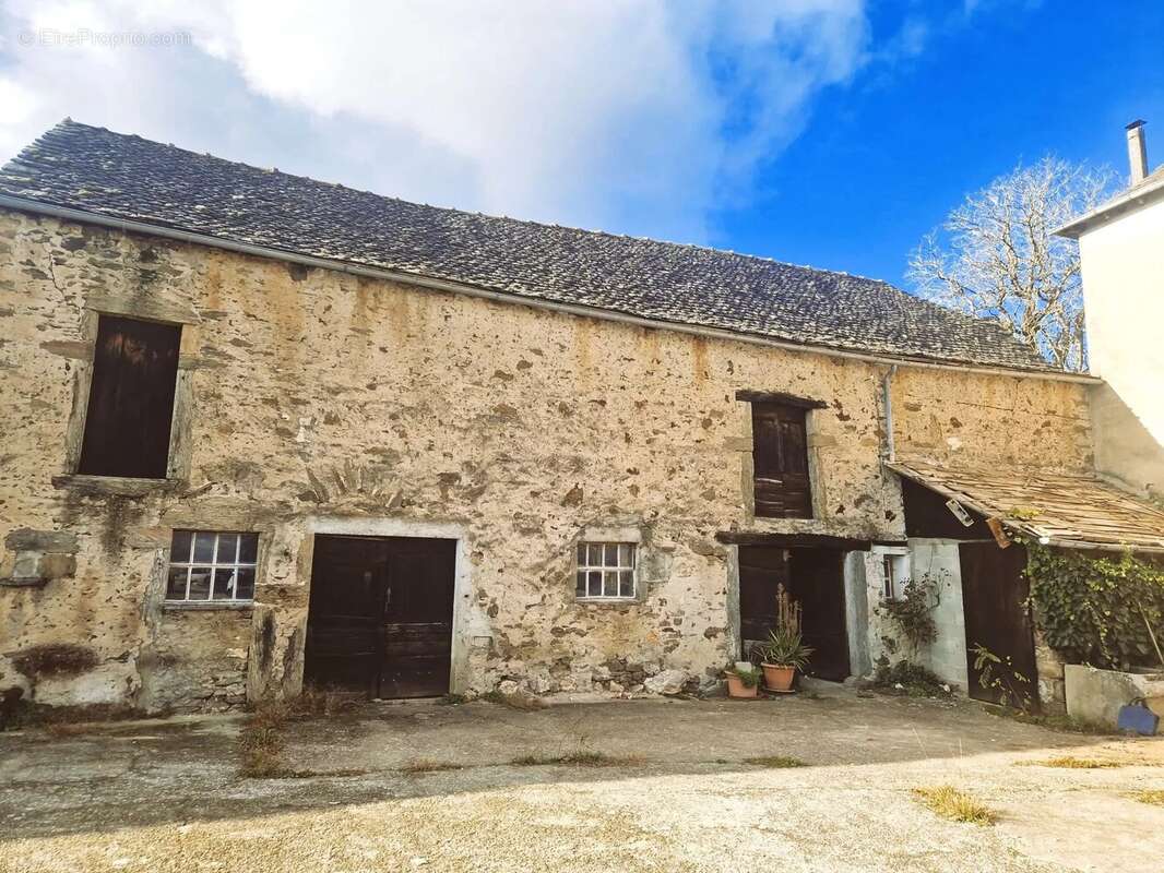 Maison à LA SALVETAT-PEYRALES