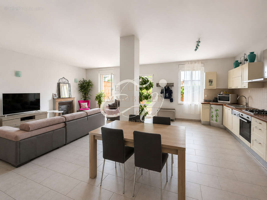 Maison à DECINES-CHARPIEU