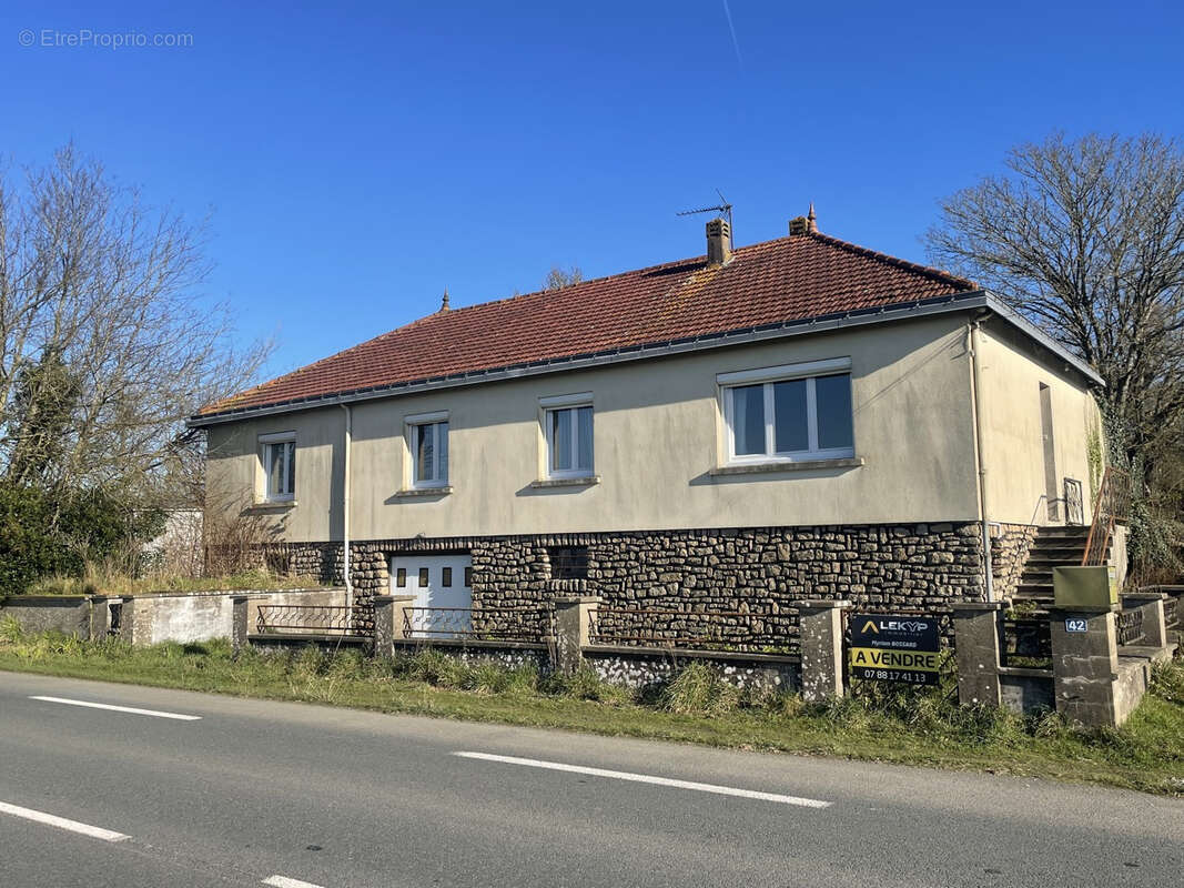 Maison familiale idéalement située aux Herbiers. - photo 8