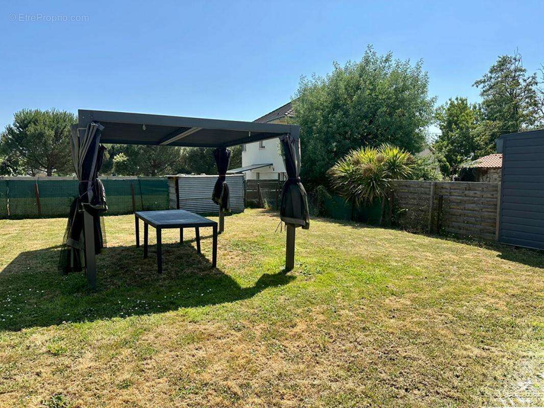 Maison à SAINT-ETIENNE-DE-MONTLUC