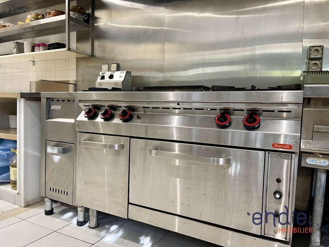 Commerce à SALERNES