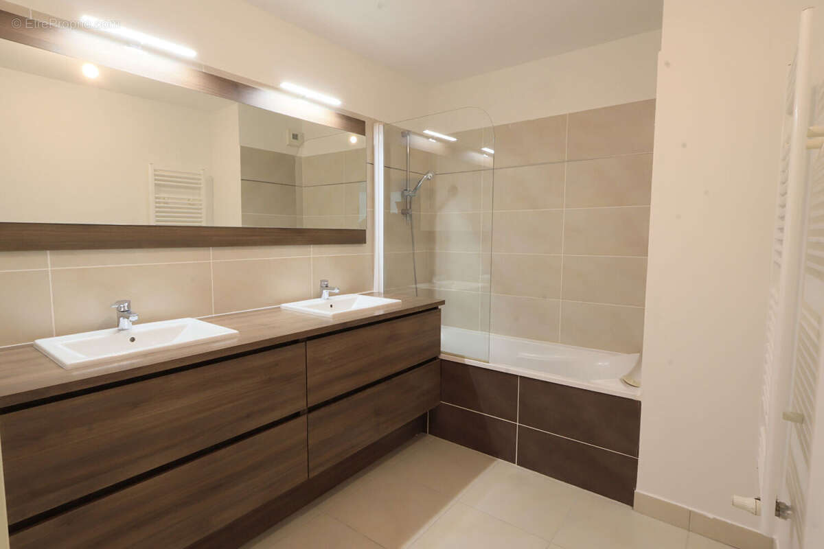 Appartement à LE CRES