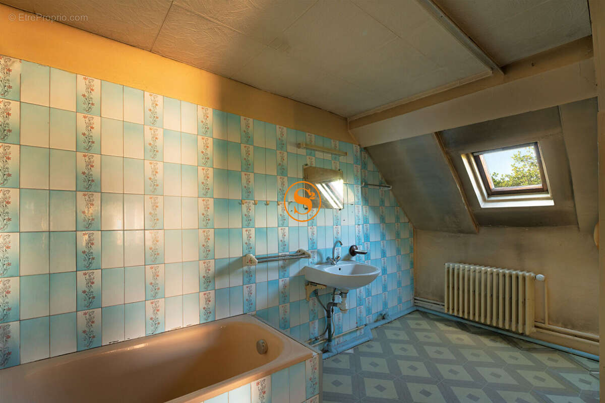 Maison à LA CHAPELLE-EN-SERVAL