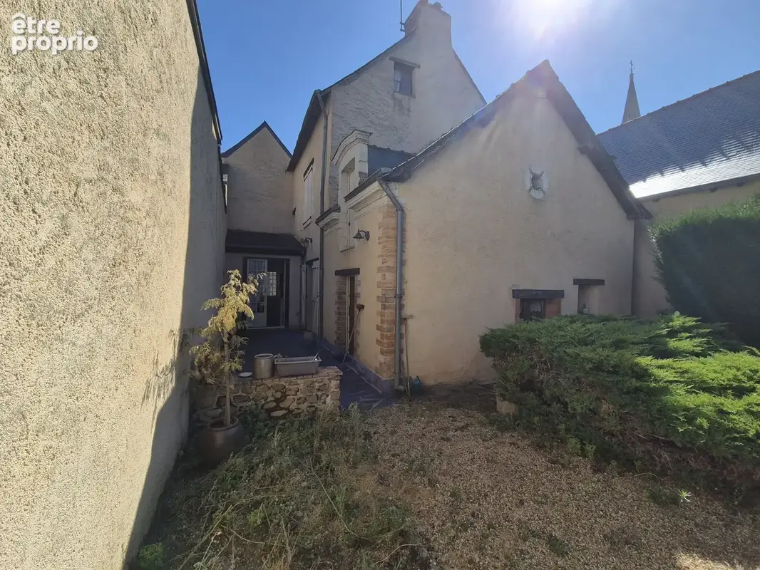 Vente - secteur de morannes - maison de village 105 m2 avec jardin clos - photo 1