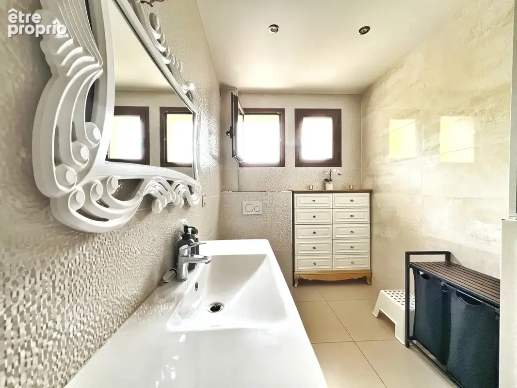 Maison familiale de 257 m2 habitables 278m2 au sol   Prestations haut de gamme et grand terrain - photo 10