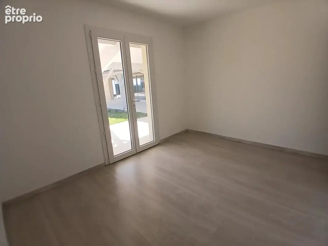 Pavillon moderne de 5 chambres avec piscine - photo 8