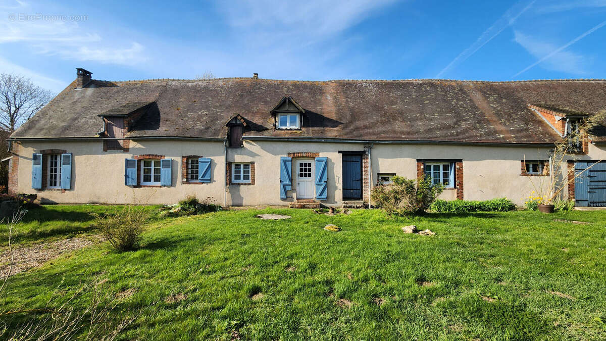 Maison à TREMBLAY-LES-VILLAGES