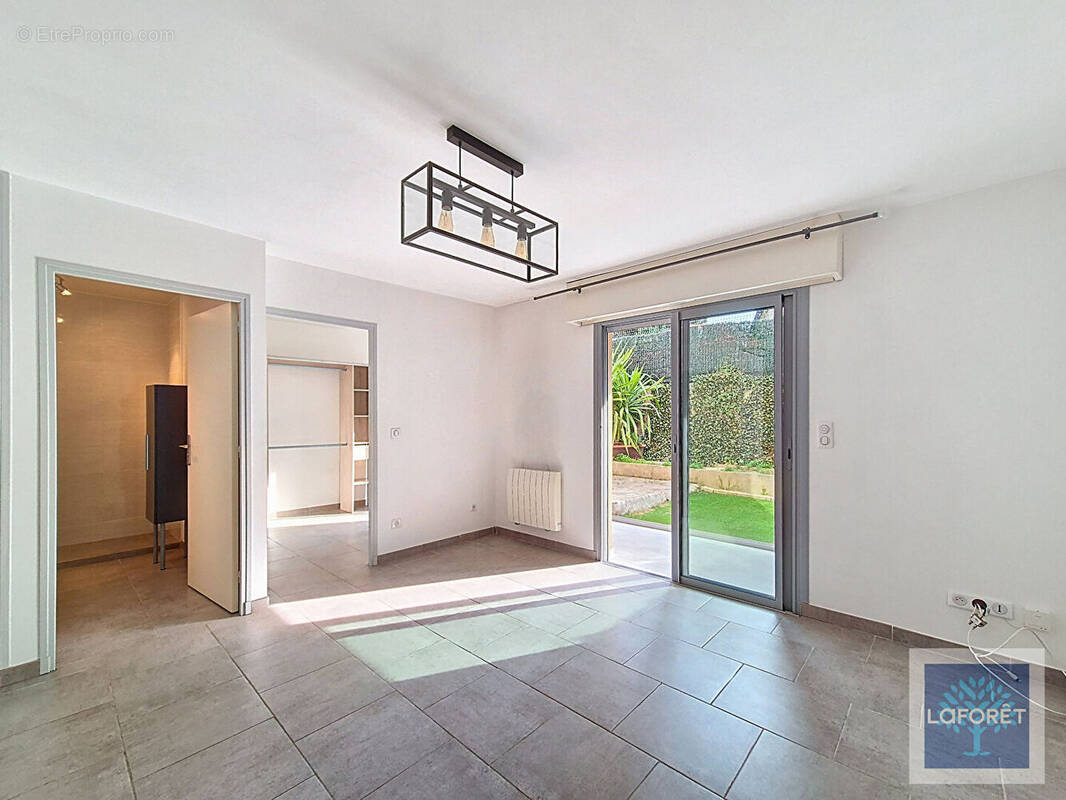 Appartement à VALLAURIS