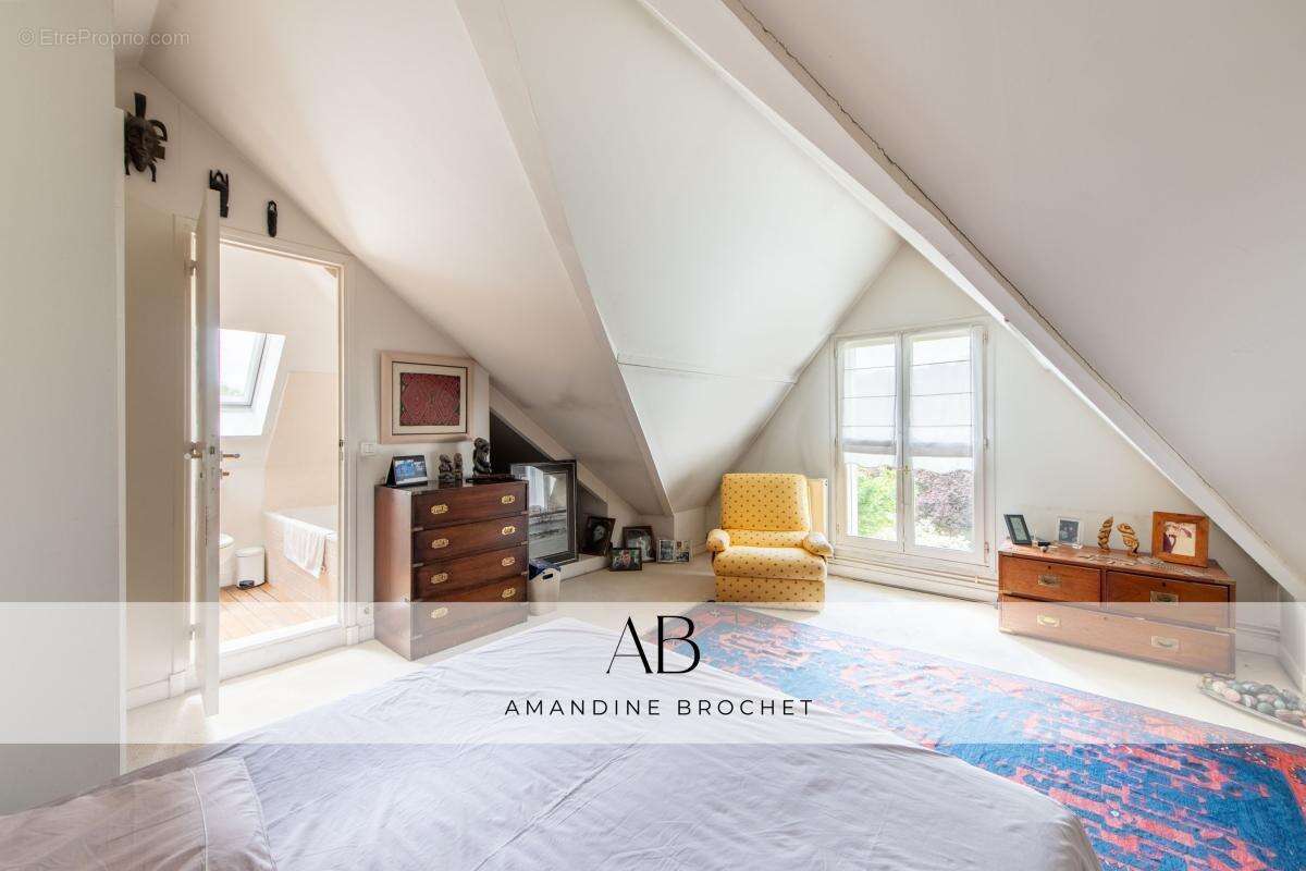 Maison à MARNES-LA-COQUETTE