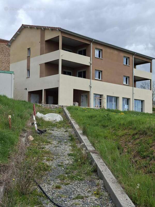 Photo 4 - Appartement à CHAMBOST-LONGESSAIGNE