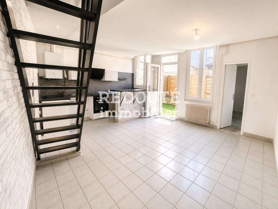 A vendre -proche place luton -appartement duplex cour privee - photo 2
