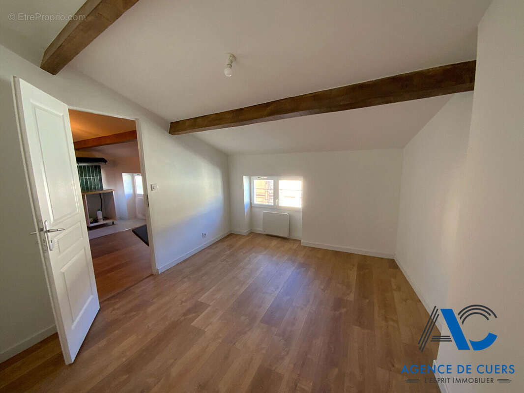 Appartement à CUERS