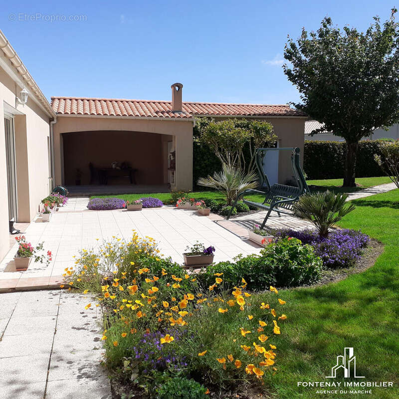 TERRASSE - Maison à FONTENAY-LE-COMTE