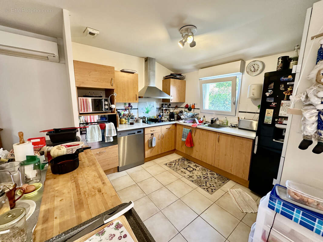 Paradou (13) : Villa T3 de plain pied de 78 m2 avec extérieur, garage et parking - photo 7