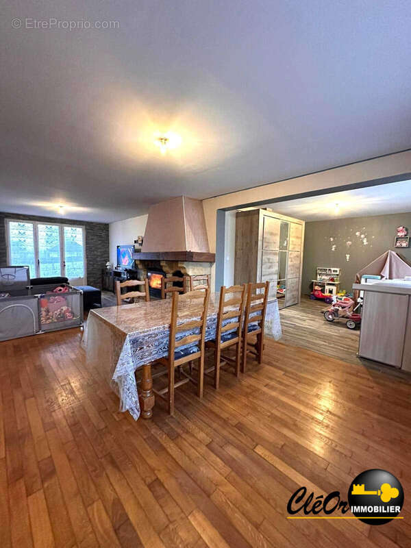 Maison à MONTAGNY-LES-SEURRE