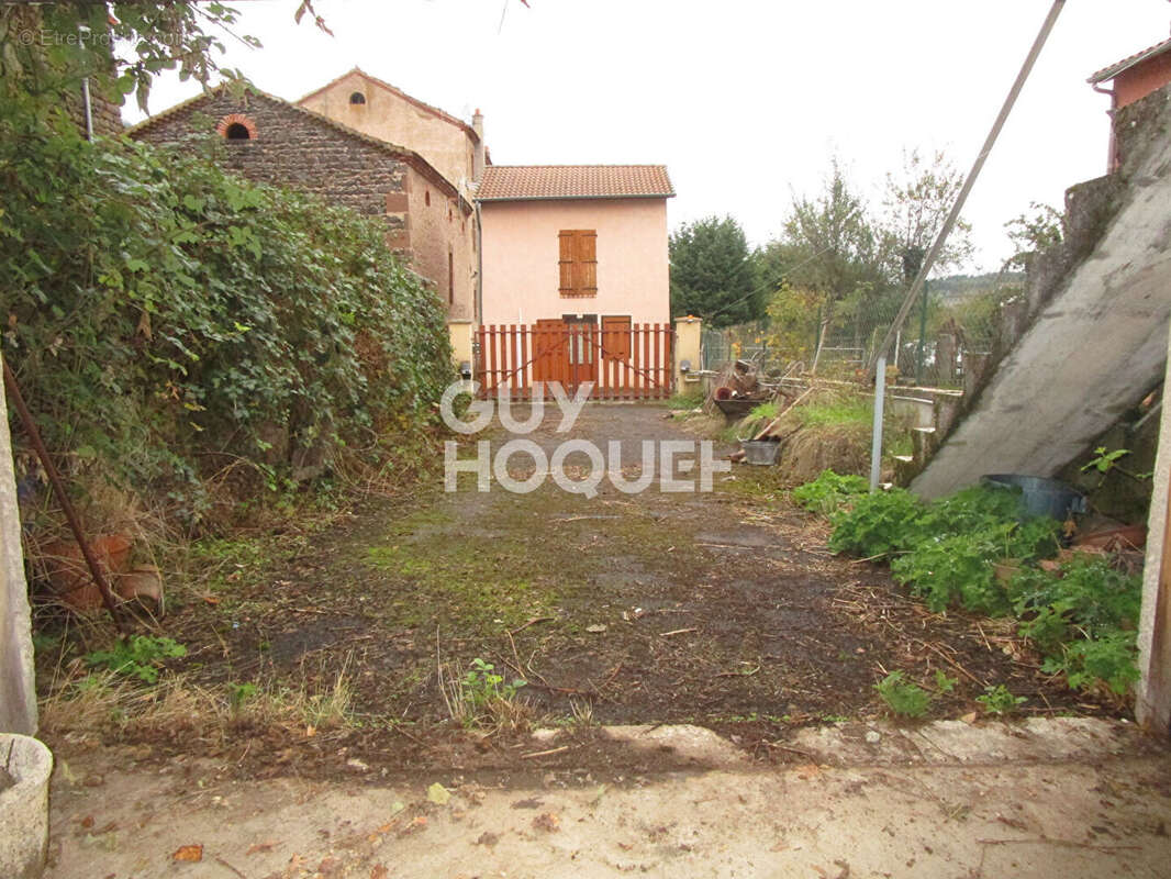 Maison à SIAUGUES-SAINTE-MARIE