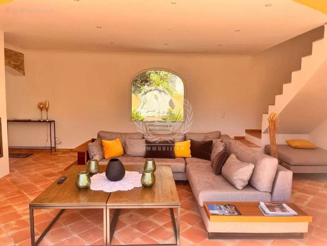 Maison à PLAN-DE-LA-TOUR