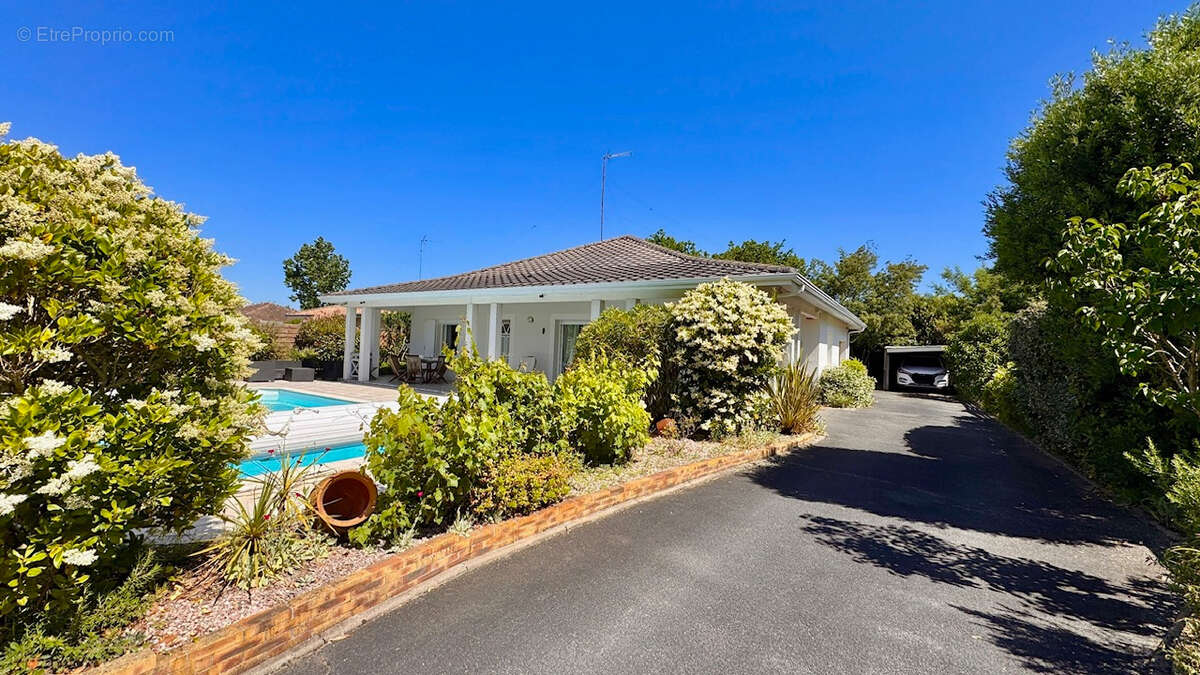Villa plain-pied avec piscine - photo 2