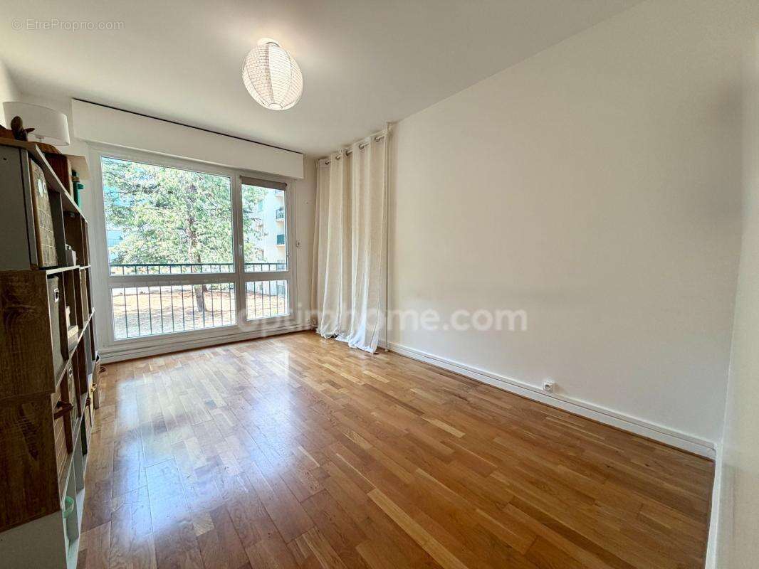Appartement 3 pièces 2 chambres avec loggia, cave et parking - photo 12