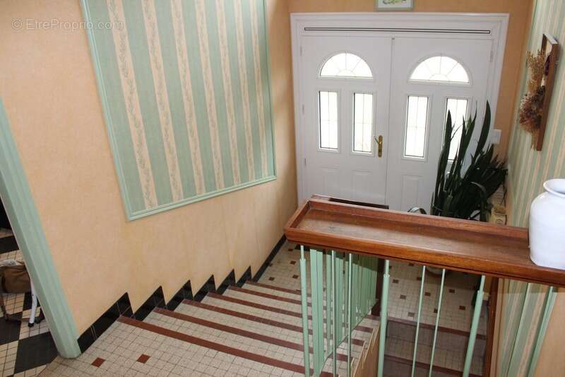 Maison à SAINT-REMY-EN-MAUGES