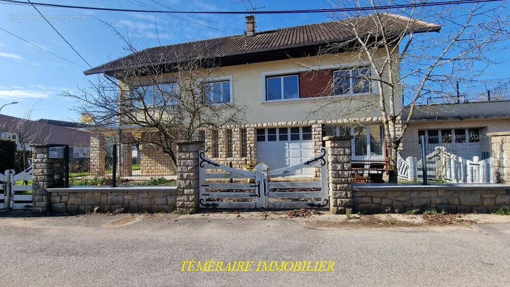 Maison à CHAMPAGNOLE