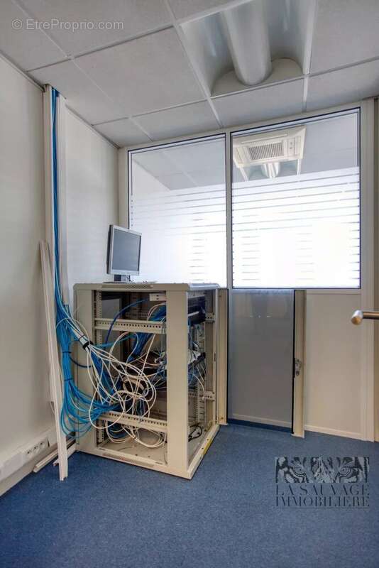 Commerce à NEUILLY-SUR-SEINE