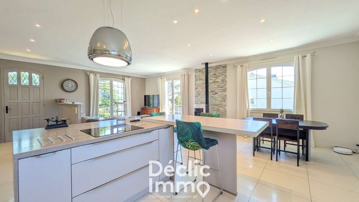 Pavillon Traditionnel de 176m² avec Piscine et Prestations Haut de Gamme à La Couronne - photo 3