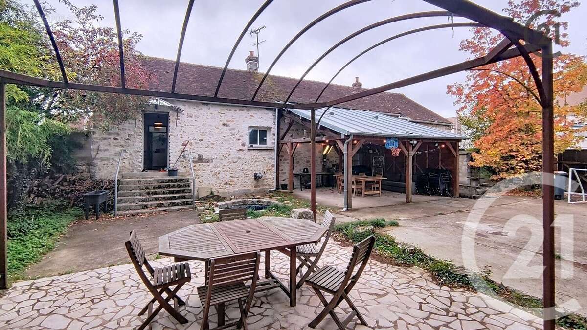 Maison à VERT-SAINT-DENIS