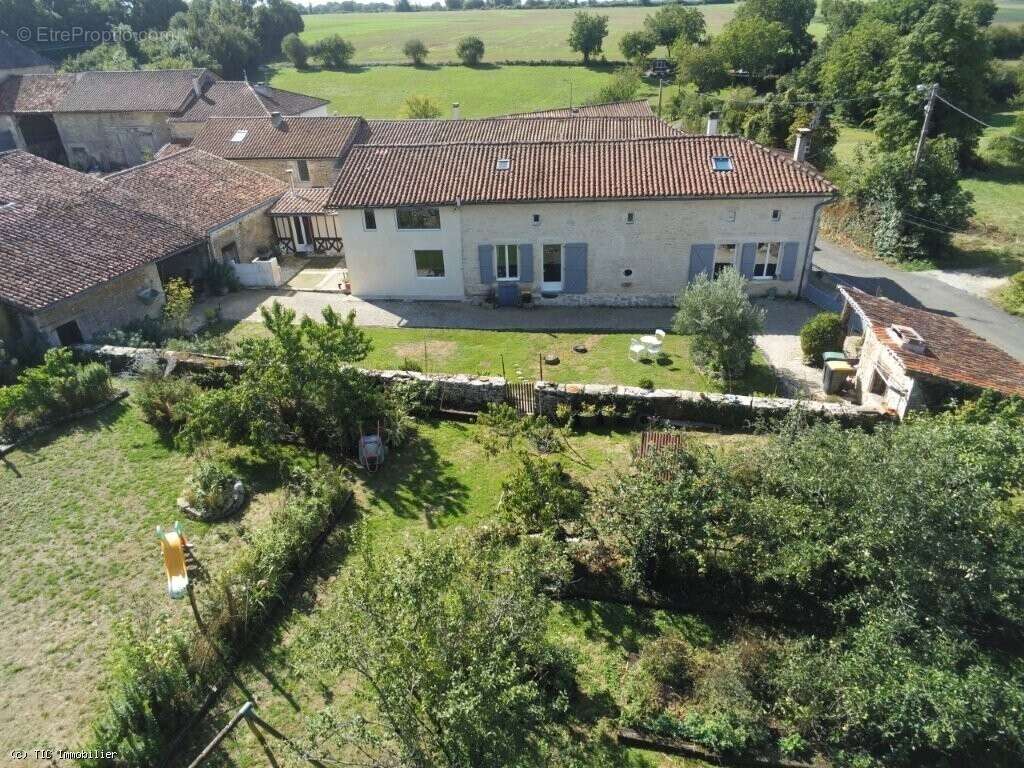 Maison à VERTEUIL-SUR-CHARENTE