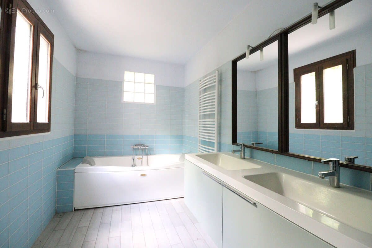 Maison à ECHIROLLES