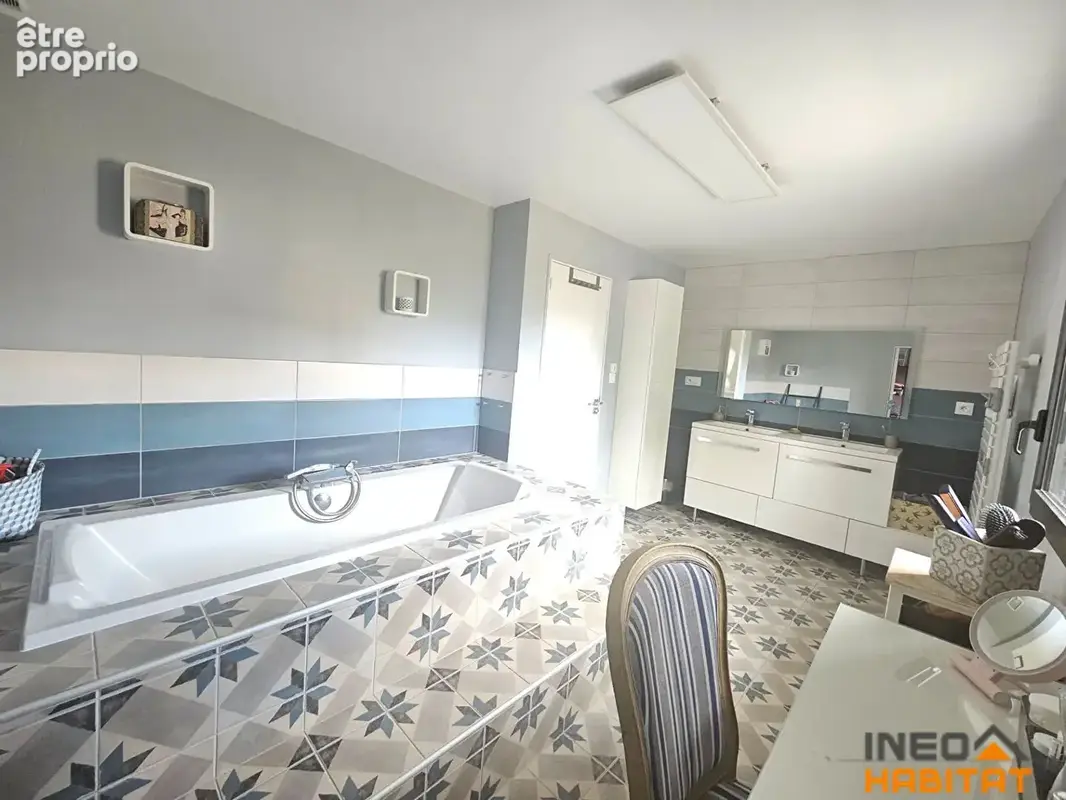 Maison Contemporaine Geveze 7 pièce(s) 202 m2 - photo 13