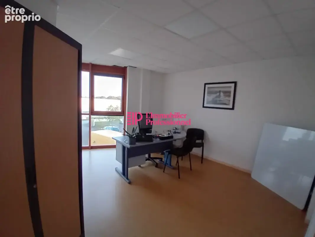 Commerce 764 m² à vendre à Saint-Evarzec (29170) - photo 8