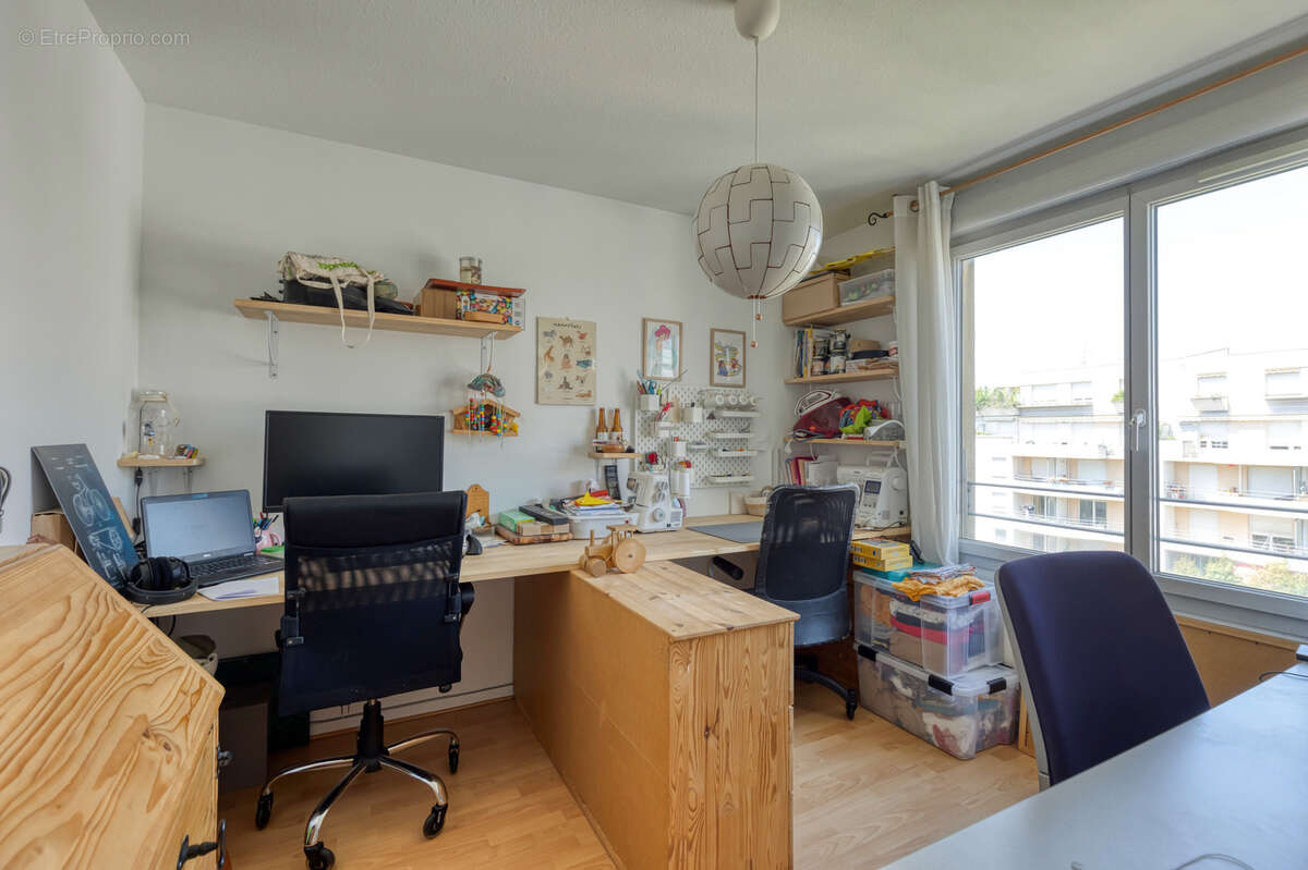 GRENOBLE Vigny Musset - T4 de 95m2 en étage élevé avec grande terrasse, cave et garage double - photo 15
