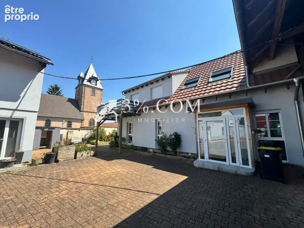 3%COM Propriété composée de 2 Maisons - piscine et jardin - photo 10
