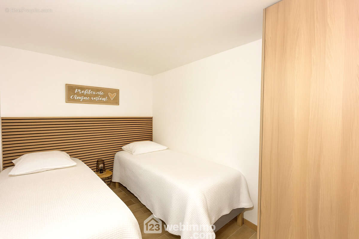 Chambre avec rangements intégrés, parfaite pour les séjours en famille. - Appartement à SAINTE-MAXIME