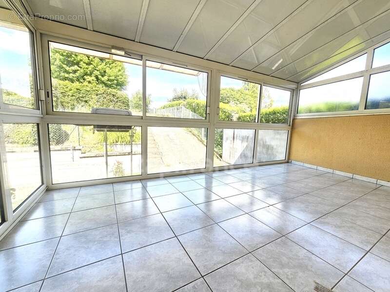 Maison à vendre 8 pièces avec sous-sol garage et dépendances et jardin de 1000 m² CHAMBOST LONGESSAIGNE (69) - photo 12