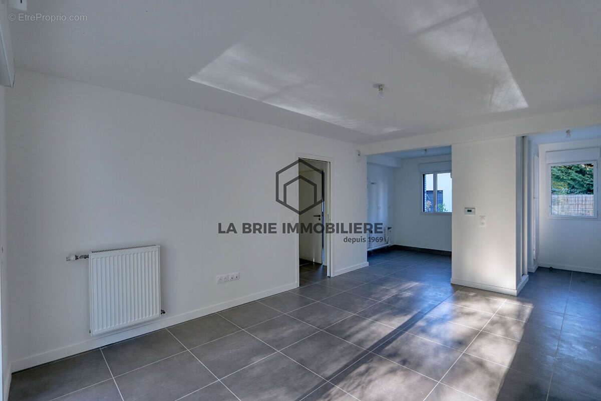 Appartement à RUBELLES