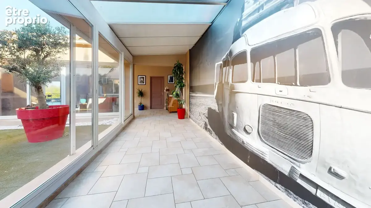 Propriété d'exception aux portes de Narbonne ! Garage de 190m² + 2 dépendances. - photo 8