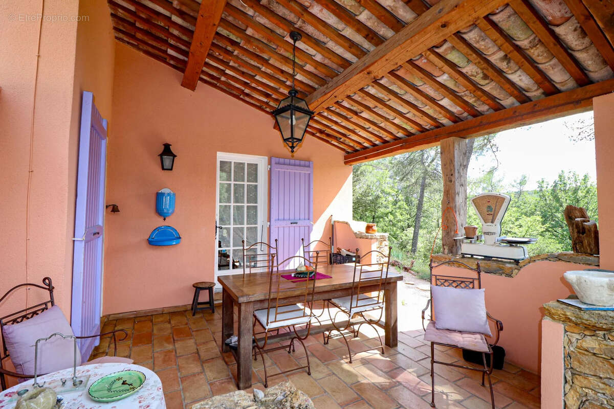 Villa traditionnelle avec piscine et pool house sur 6000m2 - photo 7