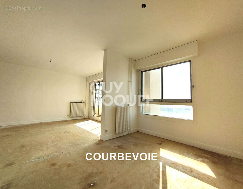 Appartement à COURBEVOIE